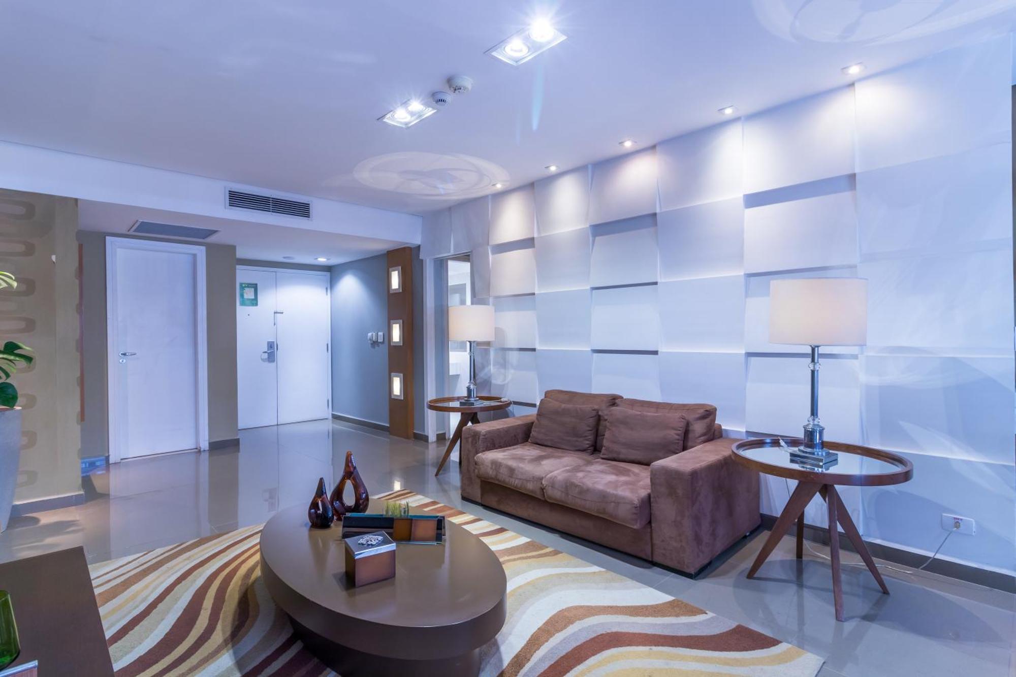Parque Balneario Hotel Santos By Castelo Itaipava Екстер'єр фото A living room with indirect lighting