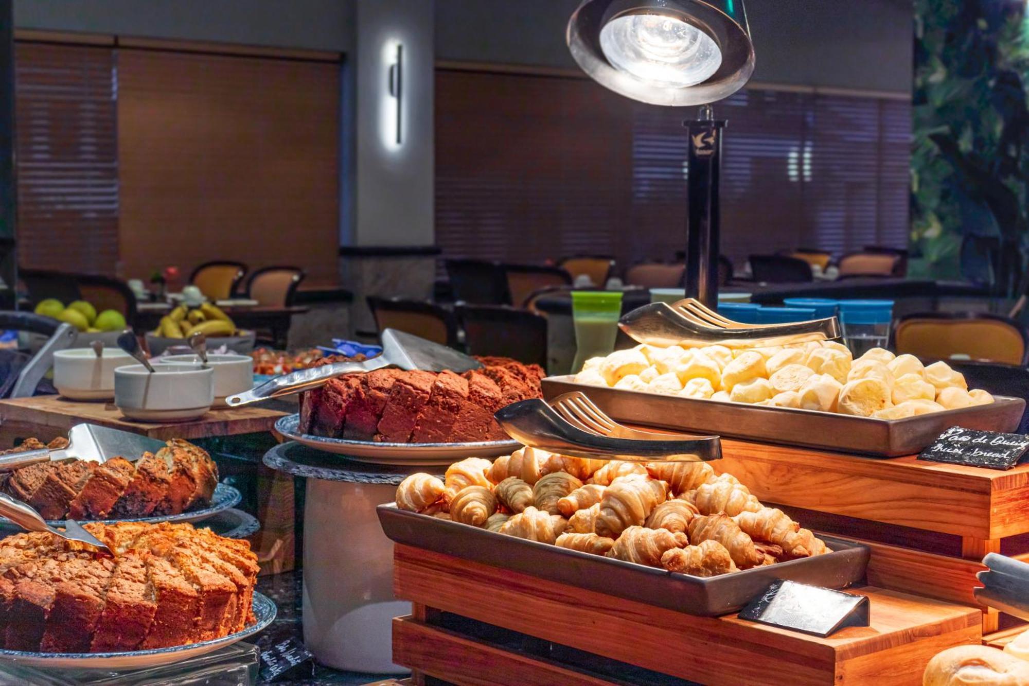 Parque Balneario Hotel Santos By Castelo Itaipava Екстер'єр фото A buffet at a hotel